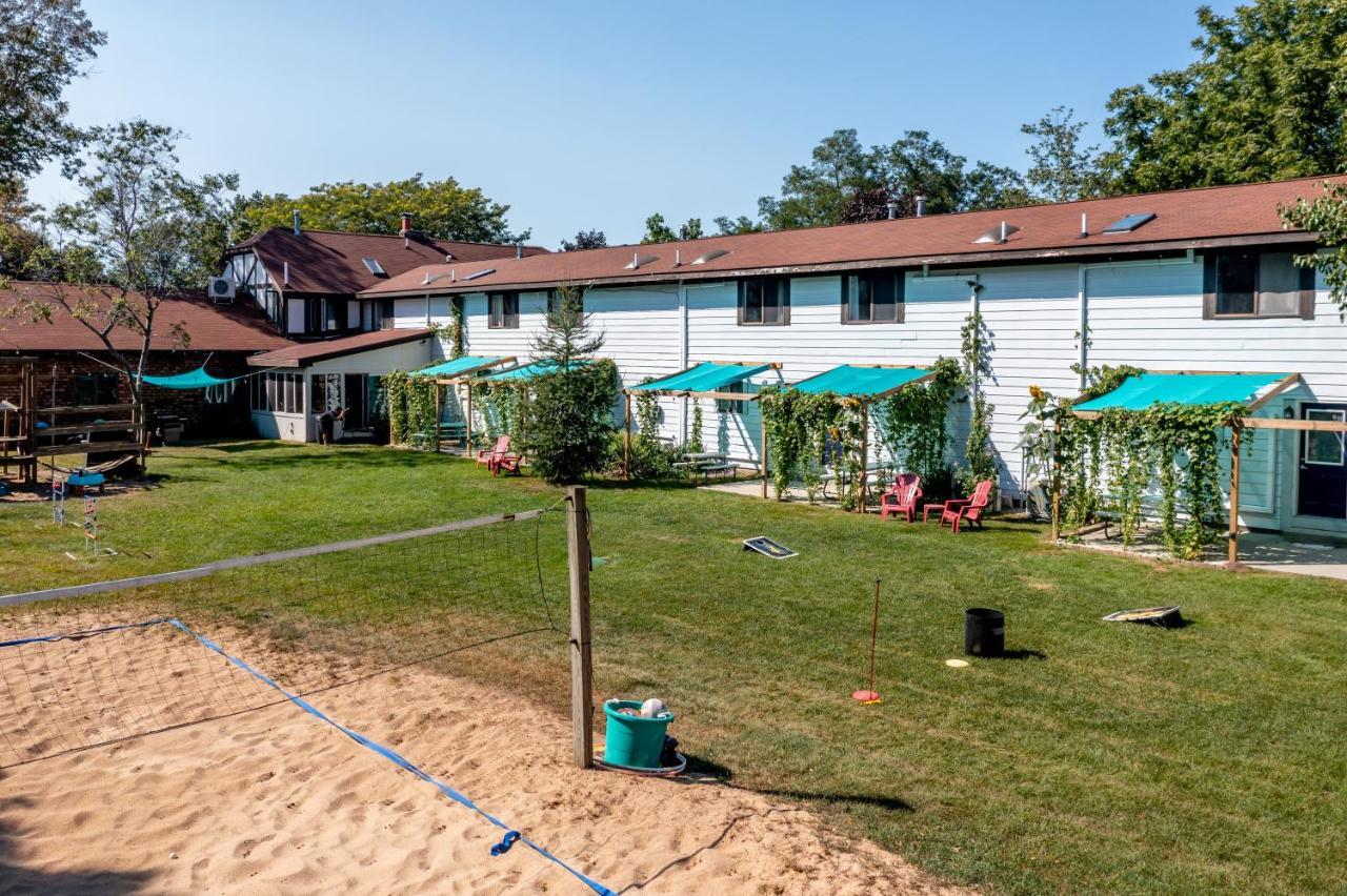 Hop & Vine Inn Fennville Exterior photo