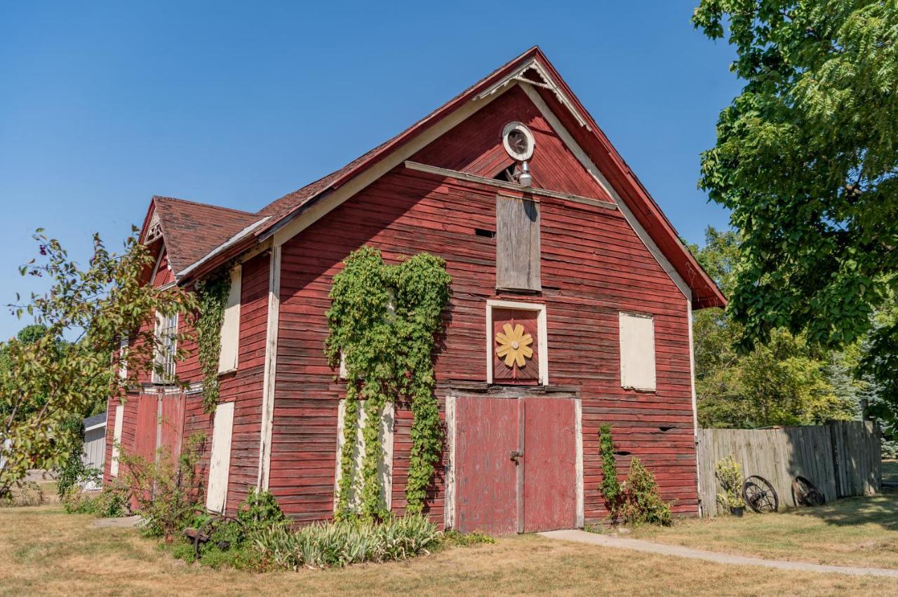 Hop & Vine Inn Fennville Exterior photo